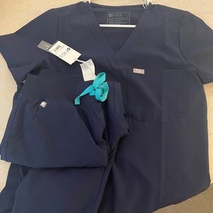 NWT Figs Navy Scrub Set (Catarina top, Zamora bottoms)